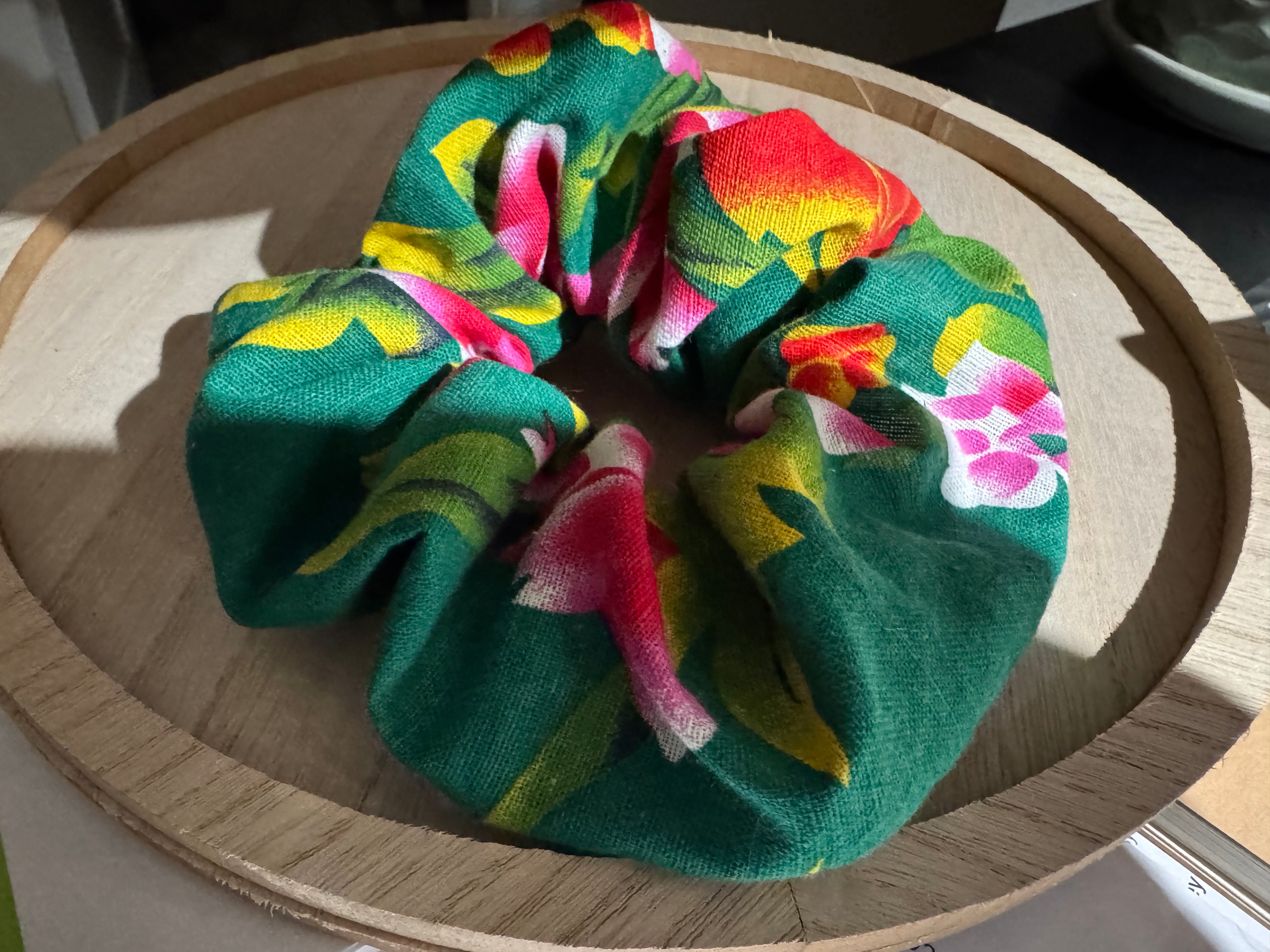 Scrunchies - Peony in Green/Red