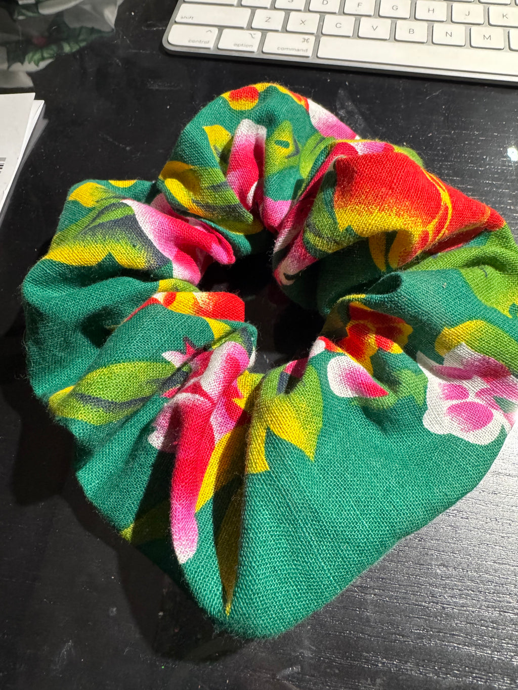 Scrunchies - Peony in Green/Red