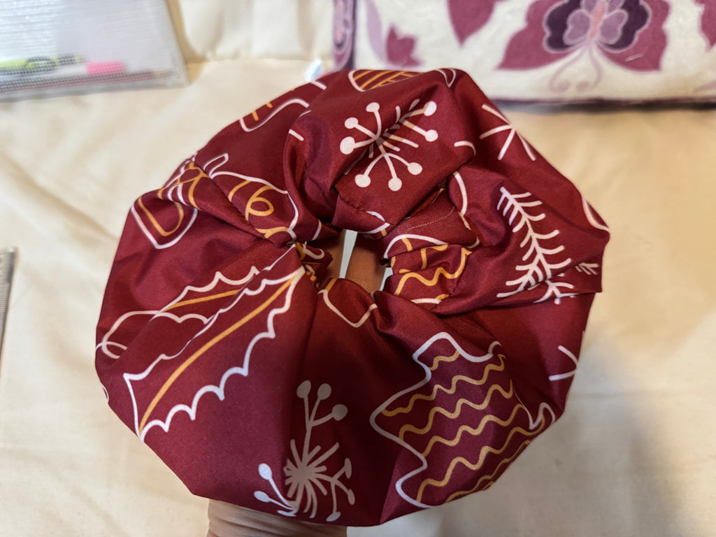 Holiday Wreath Scrunchies - Ruby