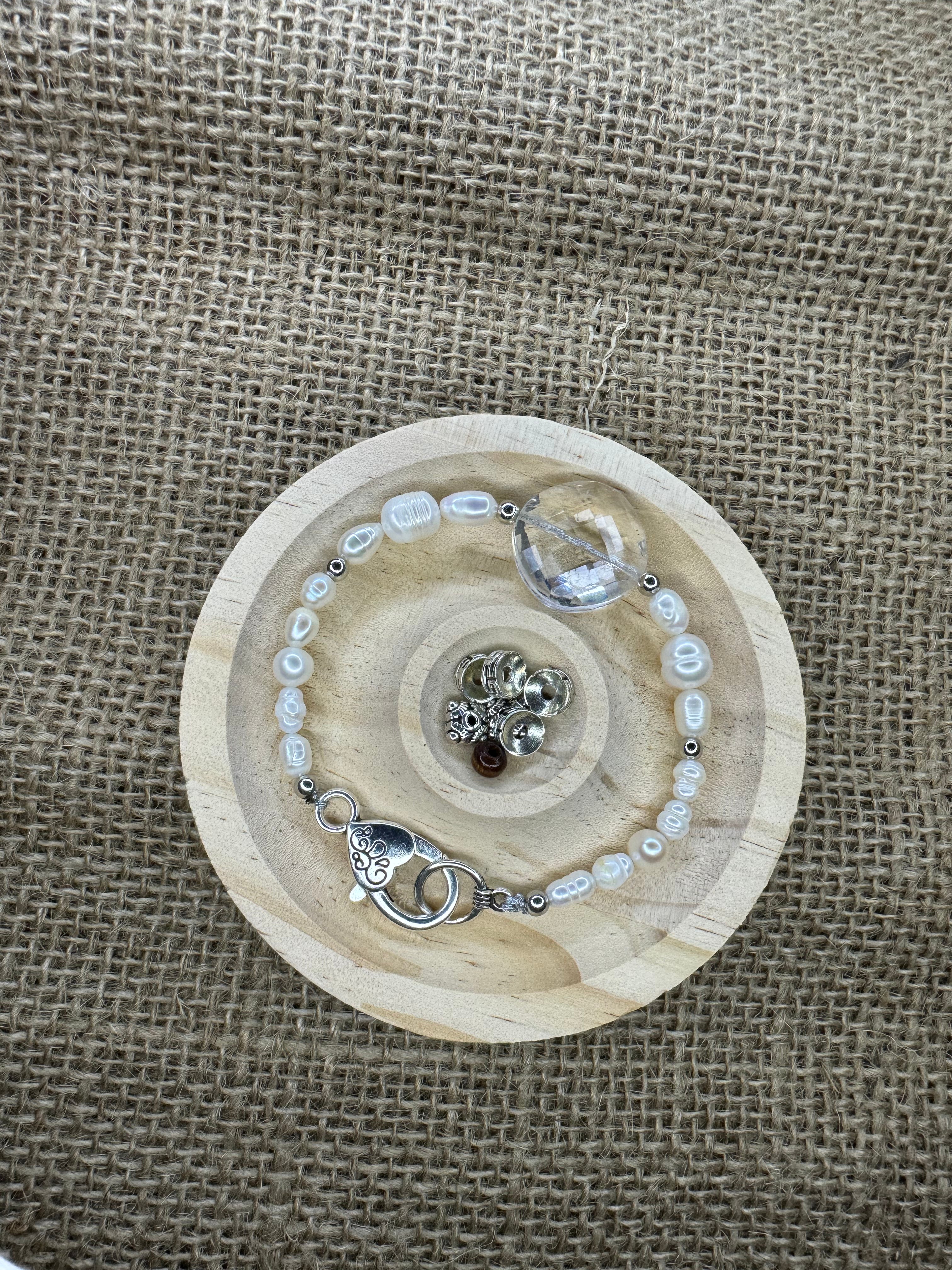 The Water Pearl and White Crystal Bracelet