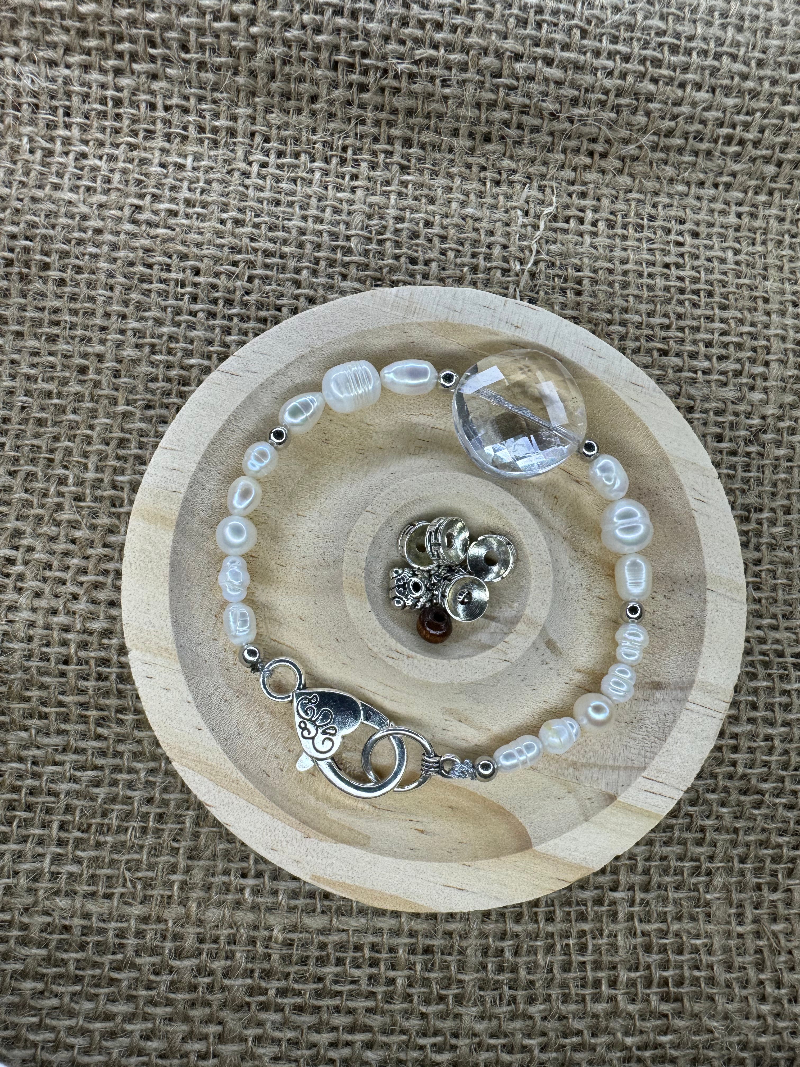 The Water Pearl and White Crystal Bracelet