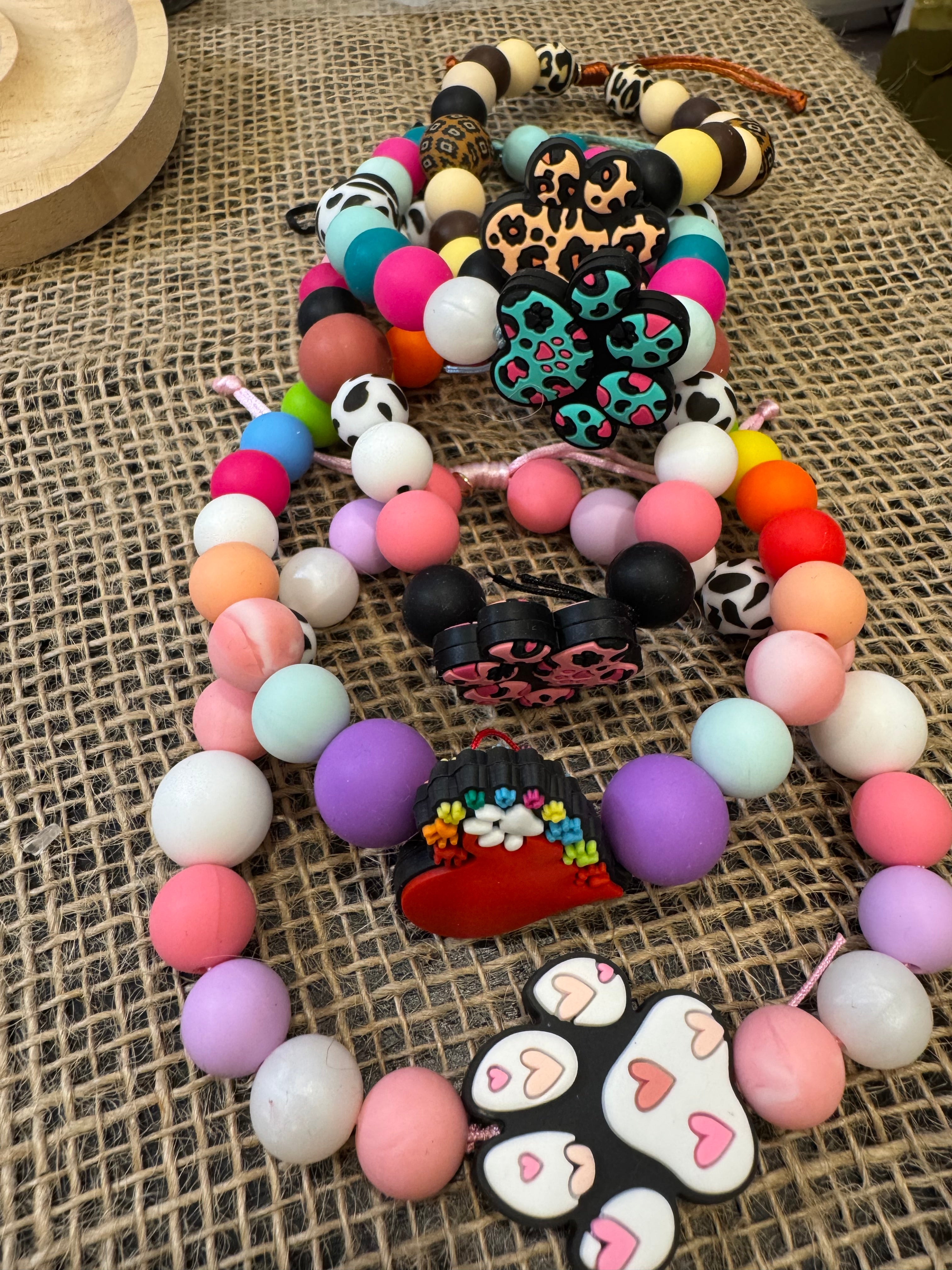 The Pet Necklace - Rainbow