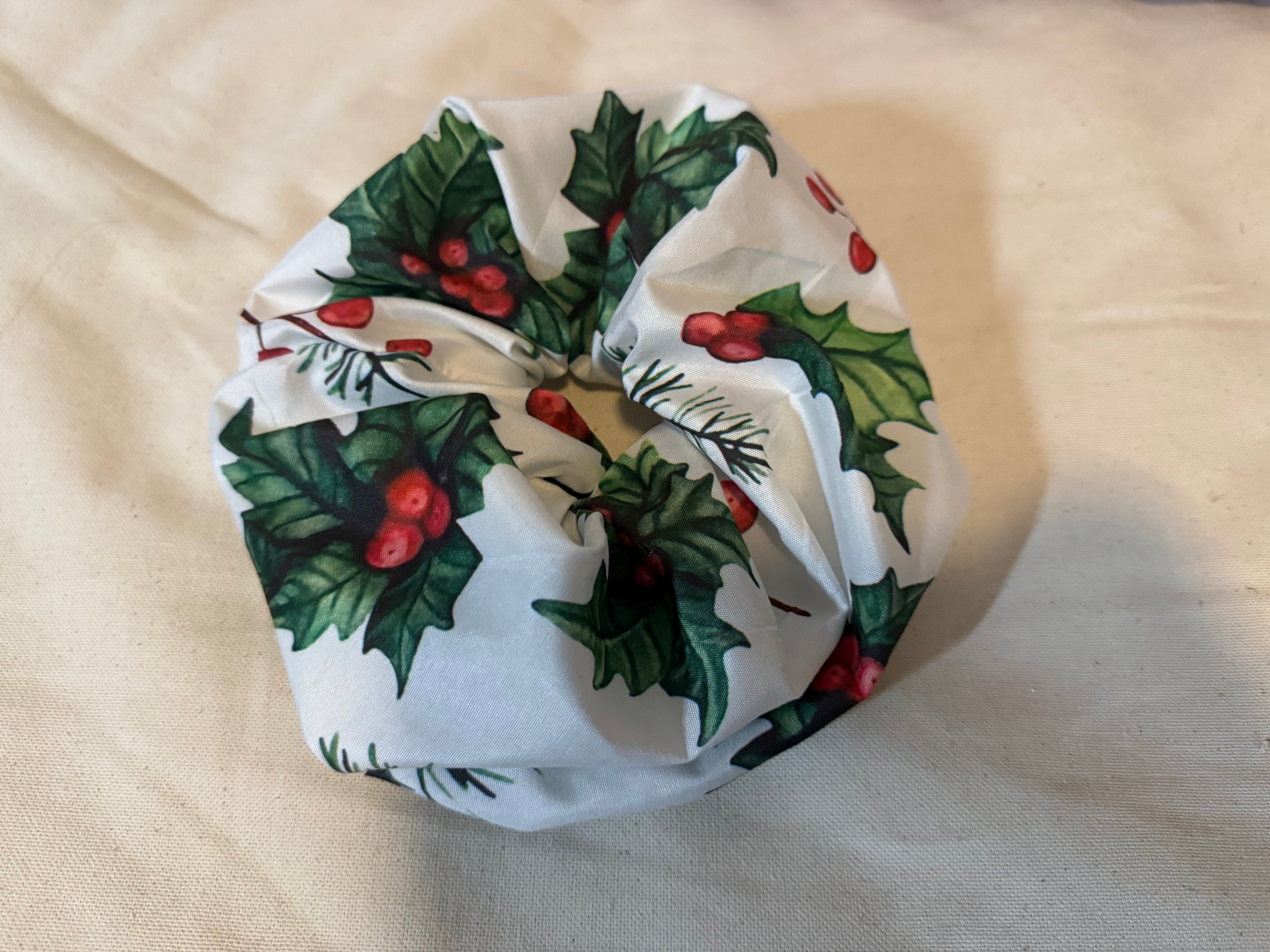 Holiday Wreath Scrunchies - White/Green/Red